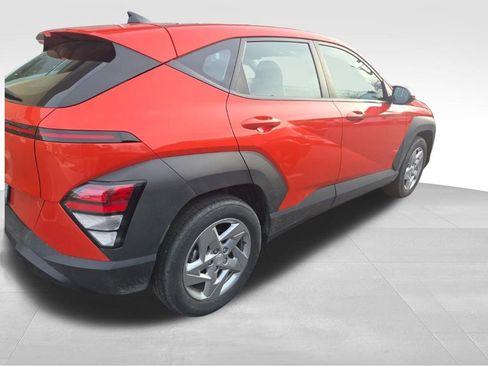 Used 2025 Hyundai Kona SE image 3