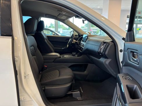 Used 2024 Nissan Pathfinder SV AWD/4WD image 22