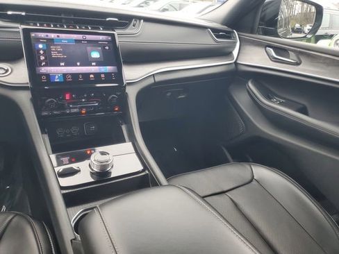 Certified 2025 Jeep Grand Cherokee L Limited w/ Luxury Tech Group II image 15