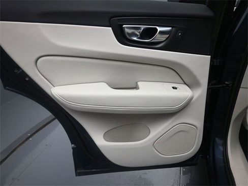 Certified 2022 Volvo XC60 B5 Momentum w/ Climate Package image 25