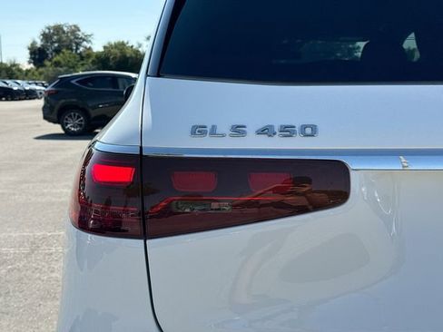 Used 2025 Mercedes-Benz GLS 450 4MATIC image 10