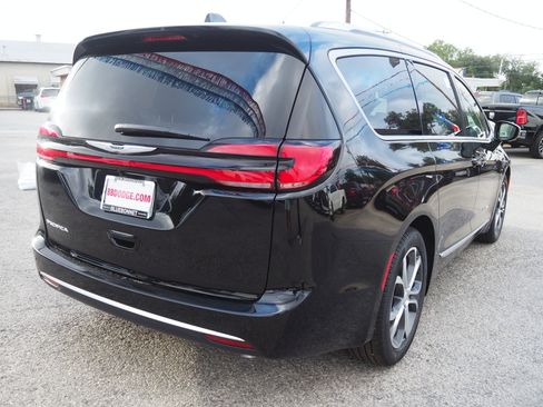New 2026 Chrysler Pacifica Pinnacle image 6