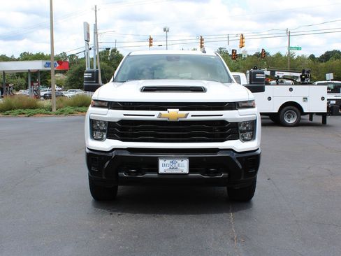 Used 2025 Chevrolet Silverado 2500 Custom w/ Custom Value Package AWD/4WD image 8