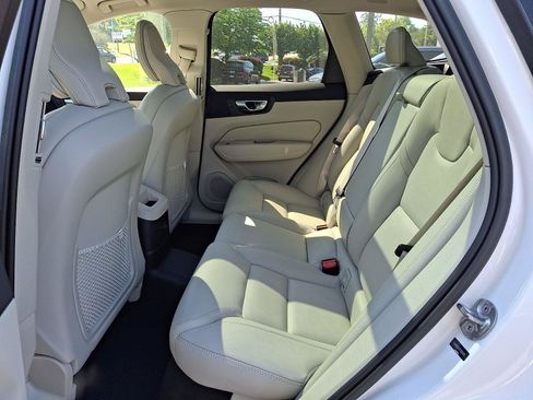 Certified 2023 Volvo XC60 T8 Ultimate w/ Climate Package AWD/4WD image 10