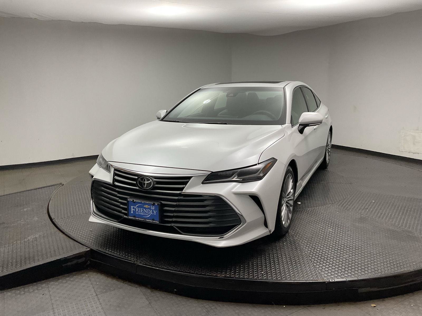 Used 2019 Toyota Avalon Limited w/ All Weather Liner Package FWD image 3