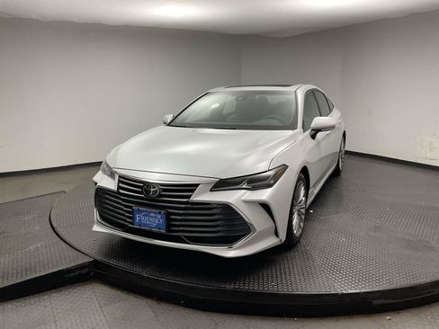 Used 2019 Toyota Avalon Limited w/ All Weather Liner Package FWD image 3