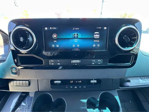 Used 2023 Mercedes-Benz Sprinter 2500 image 5