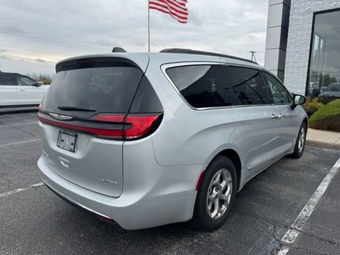 Used 2023 Chrysler Pacifica Limited FWD image 6