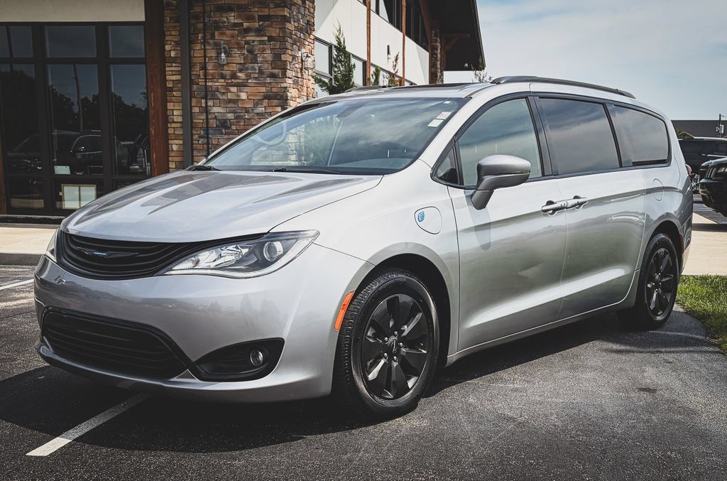 Used 2019 Chrysler Pacifica Limited w/ S Appearance Package FWD image 19
