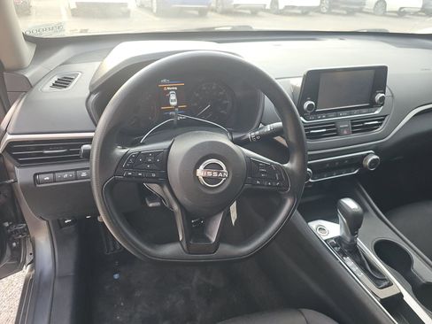 Used 2023 Nissan Altima 2.5 S FWD image 10