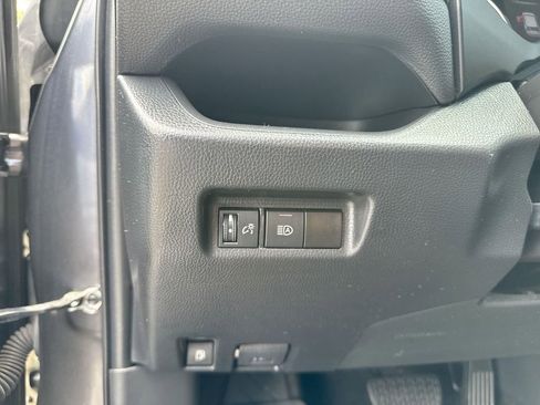 Used 2022 Toyota RAV4 LE AWD/4WD image 21