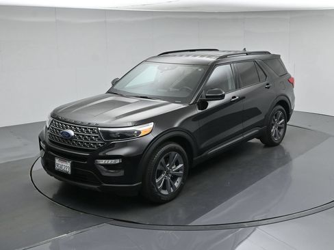 Used 2023 Ford Explorer XLT w/ Equipment Group 202A RWD image 39