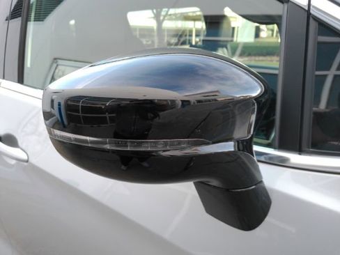 Used 2026 Chrysler Pacifica Select image 23