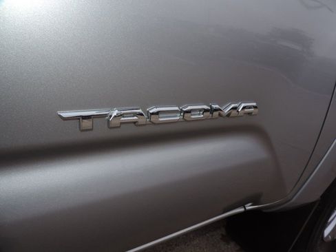 Used 2018 Toyota Tacoma SR5 image 21