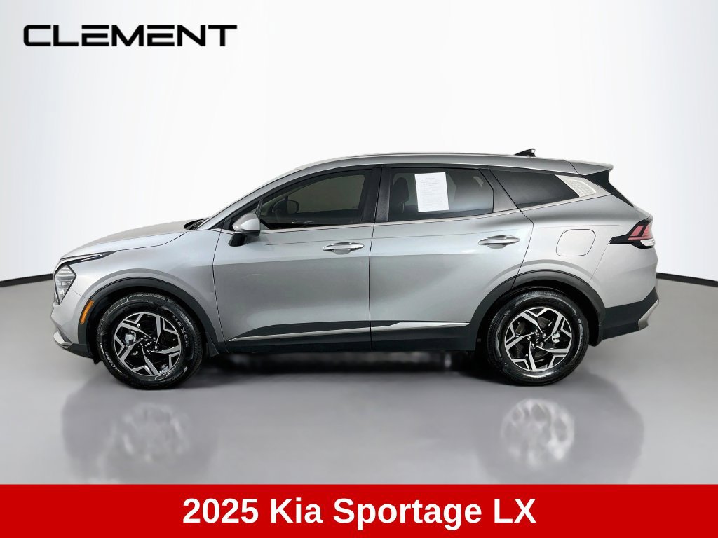 Used 2025 Kia Sportage LX FWD image 5