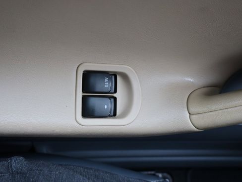 Used 2007 Pontiac Solstice Convertible w/ Premium Package image 16