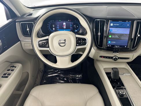 Used 2023 Volvo XC60 B5 Plus FWD image 22