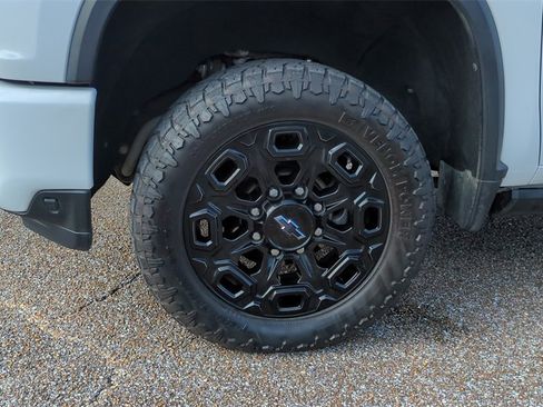 Used 2021 Chevrolet Silverado 2500 LTZ w/ LTZ Plus Package image 9