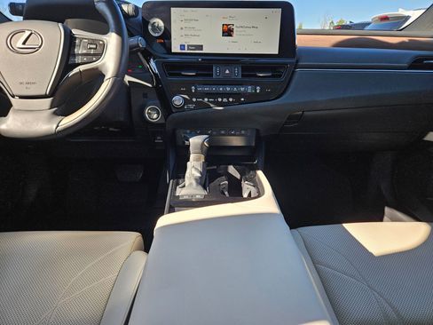 Used 2023 Lexus ES 300h Ultra Luxury w/ Accessory Package (Z2) image 10