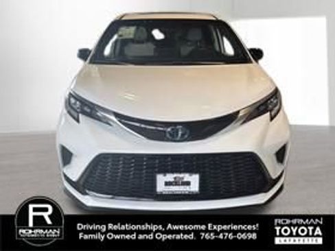 Used 2023 Toyota Sienna XSE w/ XSE Plus Package image 2