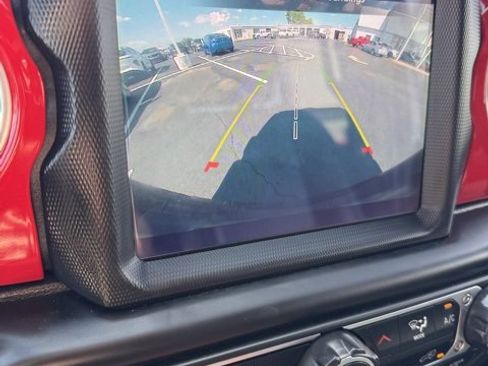 Used 2020 Jeep Wrangler Unlimited Sahara image 17