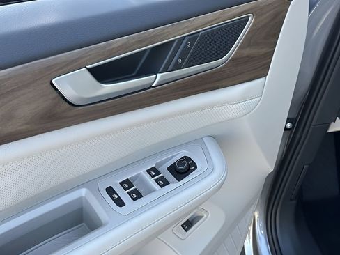 New 2026 Volkswagen Atlas SE image 13