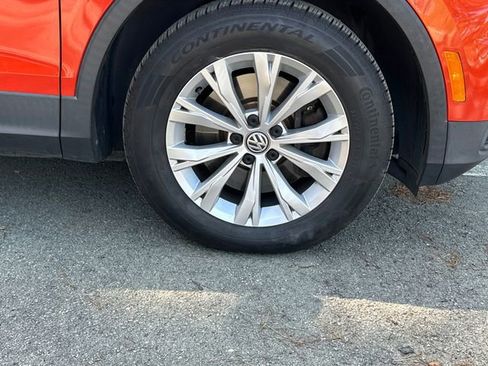 Used 2018 Volkswagen Tiguan SE w/ Panoramic Sunroof Package image 30