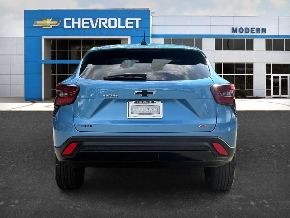 Used 2025 Chevrolet Trax RS FWD image 4