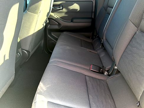 Used 2024 Nissan Frontier SV w/ SV Convenience Package RWD image 18