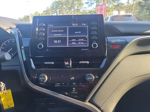 Certified 2022 Toyota Camry SE image 27