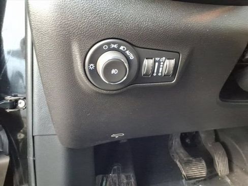 Used 2024 Jeep Compass Latitude w/ Sun and Sound Group AWD/4WD image 33