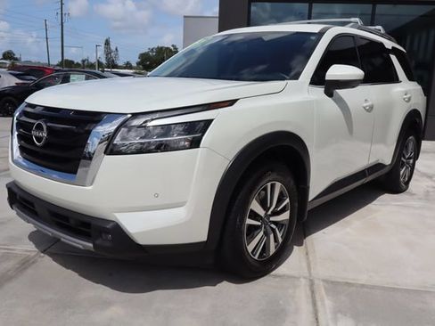 Used 2023 Nissan Pathfinder SL AWD/4WD image 8