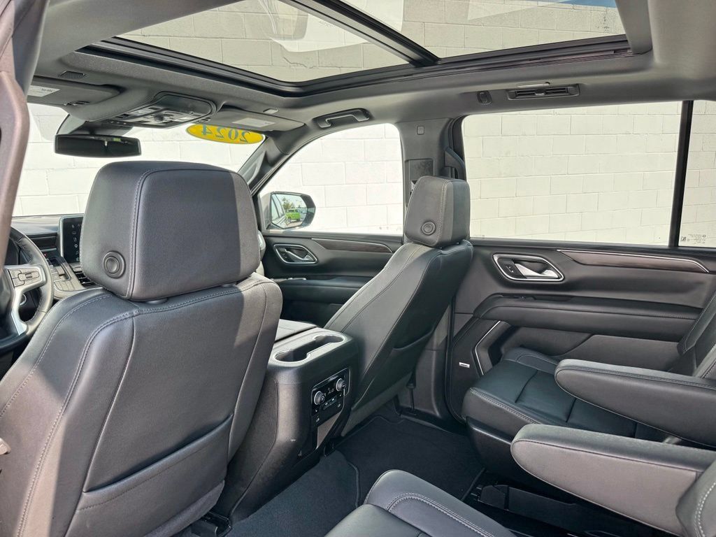 Used 2024 Chevrolet Suburban Z71 w/ Luxury Package AWD/4WD image 25