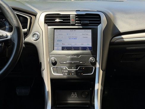 Used 2020 Ford Fusion SE FWD image 13