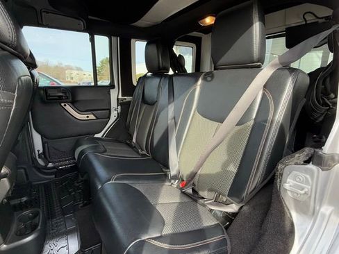 Used 2017 Jeep Wrangler Unlimited Sahara image 18