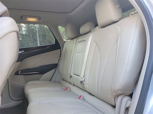 Used 2017 Lincoln MKC Reserve image 11