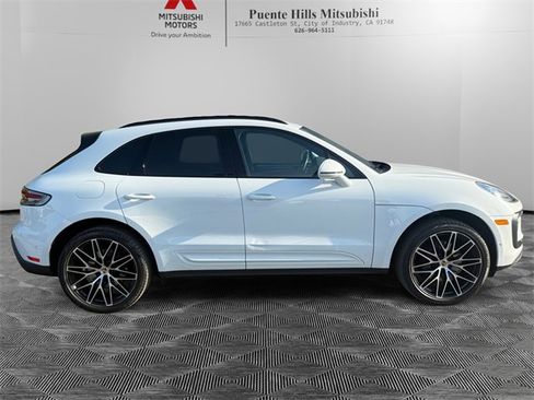 Used 2023 Porsche Macan image 4