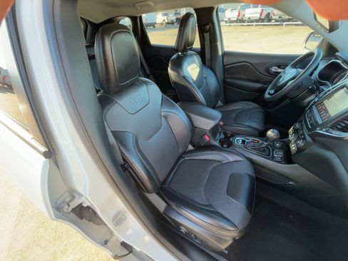 Used 2023 Jeep Cherokee Altitude Lux image 30