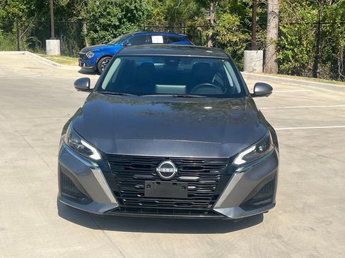 Used 2023 Nissan Altima 2.5 SL FWD image 2