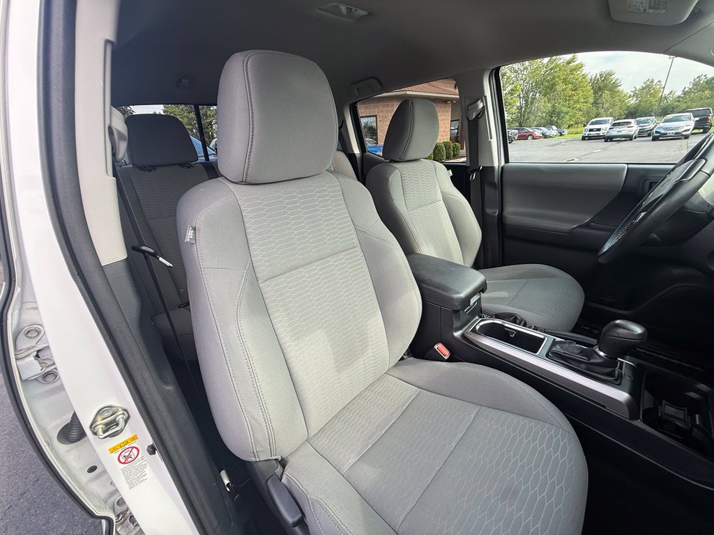 Used 2018 Toyota Tacoma SR5 AWD/4WD image 16