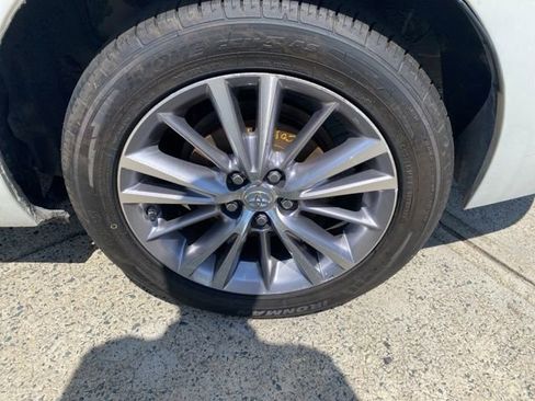 Used 2015 Toyota Corolla LE image 10