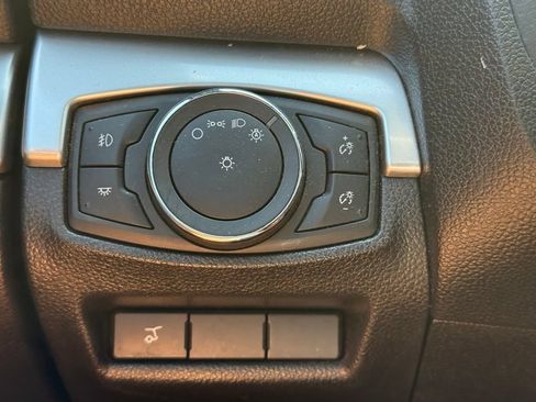 Used 2017 Ford Explorer XLT w/ Equipment Group 202A FWD image 18