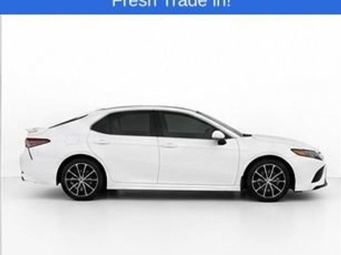 Used 2023 Toyota Camry SE FWD image 9