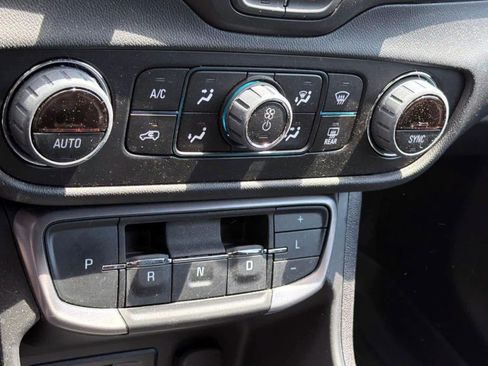 Used 2024 GMC Terrain AT4 AWD/4WD image 16