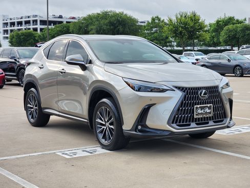Used 2024 Lexus NX 250 FWD image 2