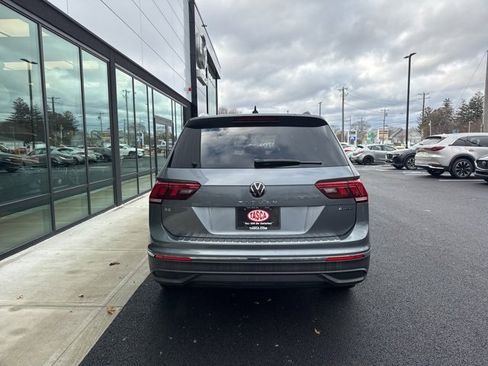 Used 2022 Volkswagen Tiguan SE image 4