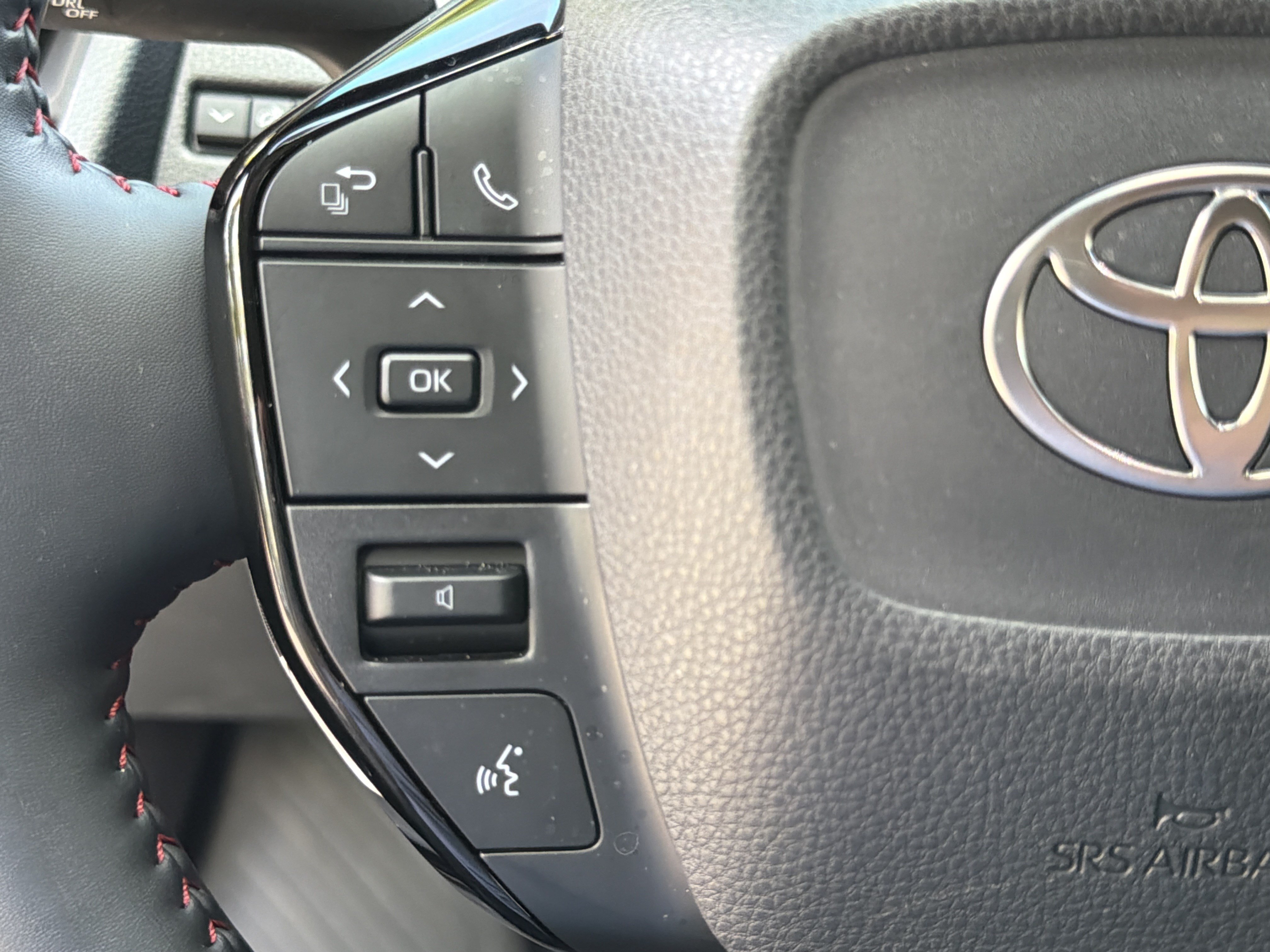 Used 2026 Toyota Prius Plug-In Hybrid FWD image 25