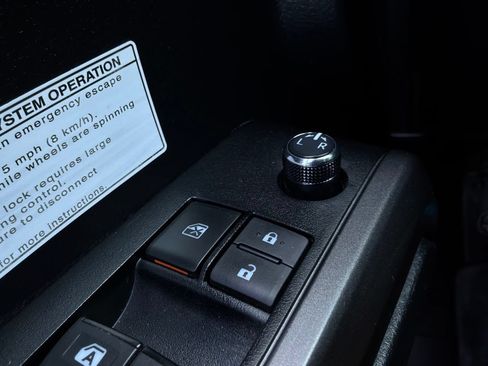 Used 2018 Toyota Tacoma TRD Off-Road AWD/4WD image 24