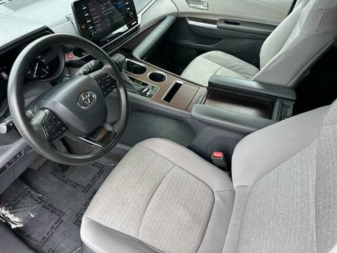 Used 2024 Toyota Sienna LE AWD/4WD image 10