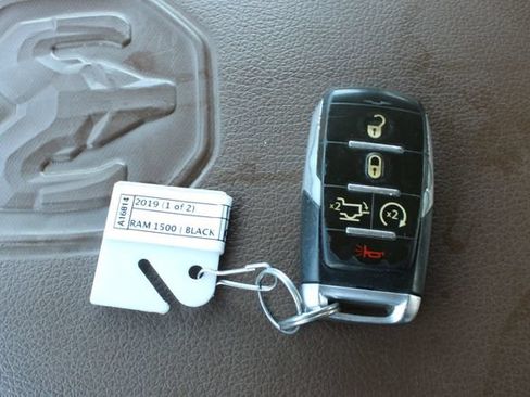 Used 2019 RAM 1500 Laramie AWD/4WD image 31